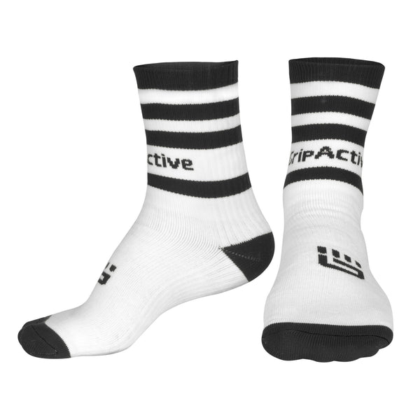 Weiße und schwarze Socken mit mittlerem Bein 